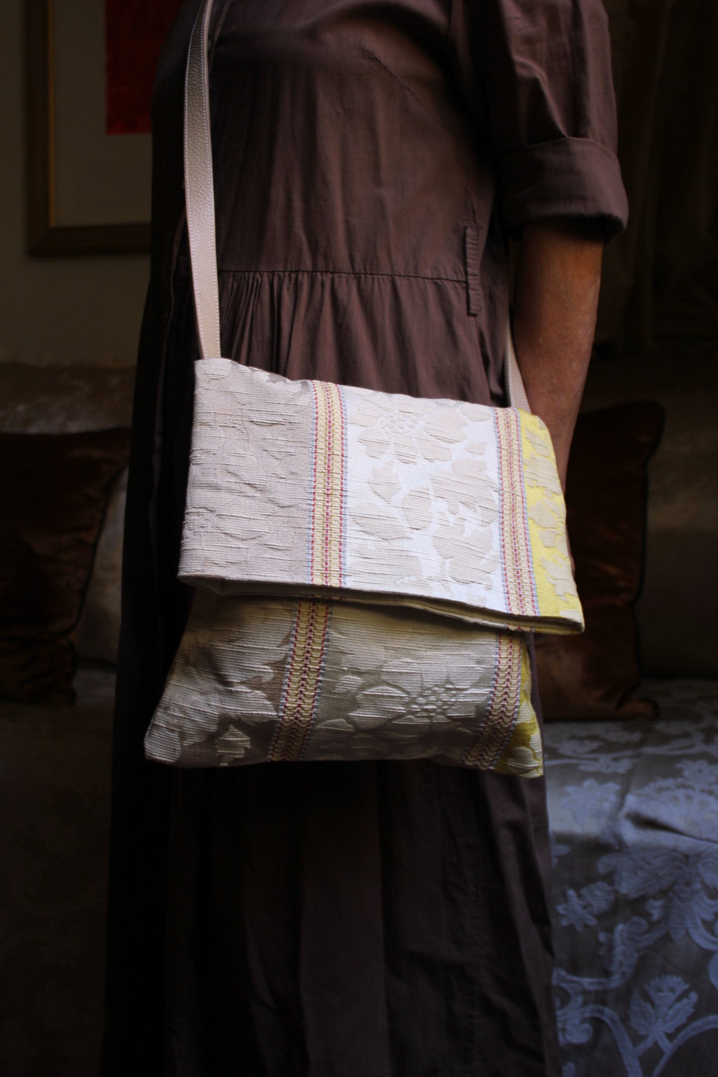 SMALL-STRIPED MESSENGER BAG