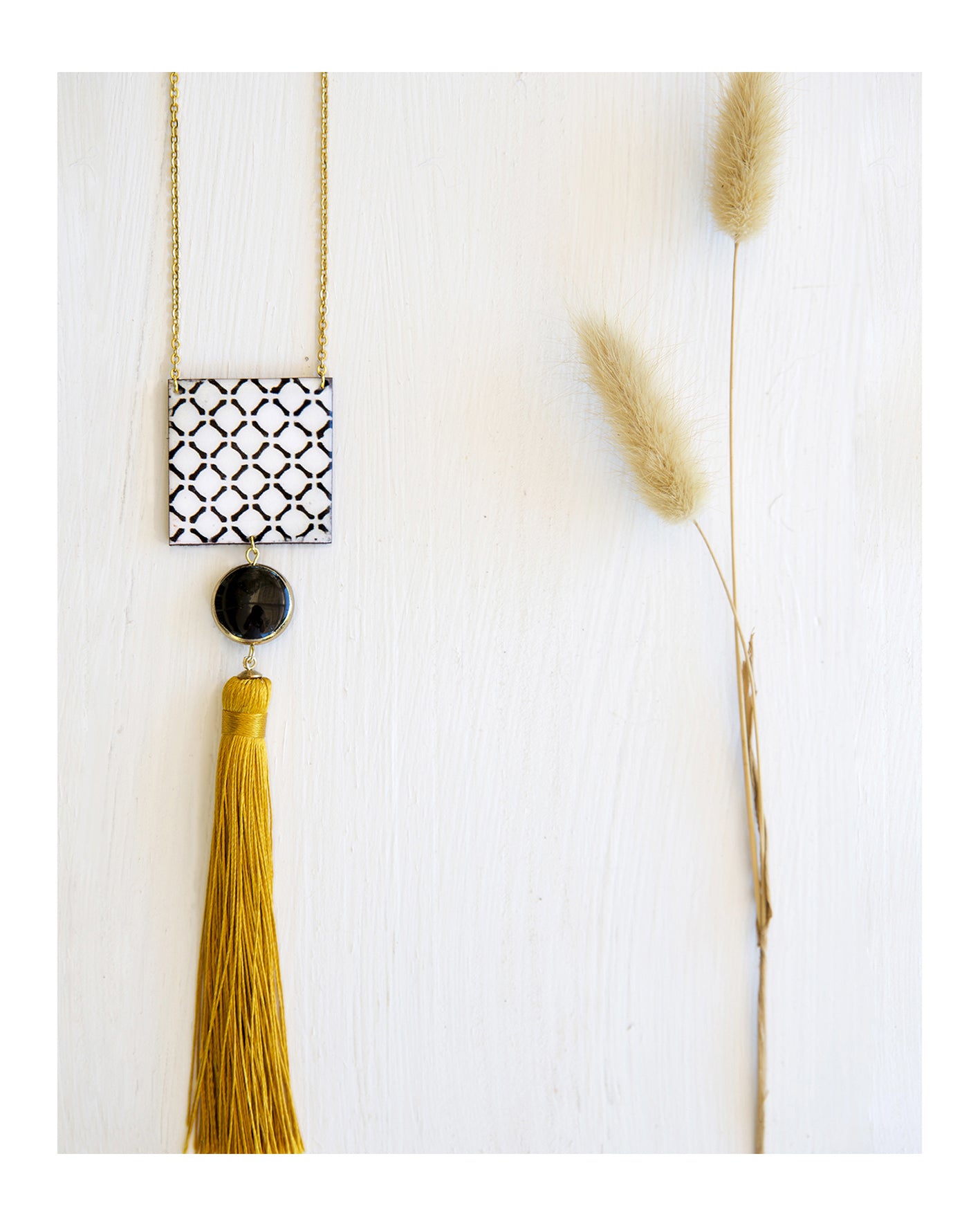 Necklace with black agate stone