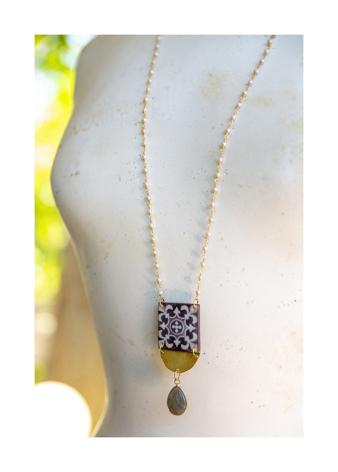 Necklace with labradorite stone and brass with brass earrings