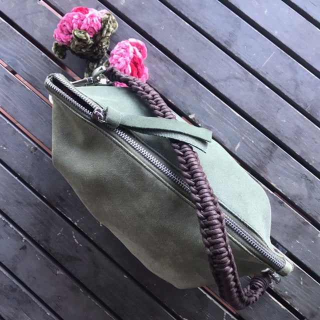 Chenille roses Green suede bag