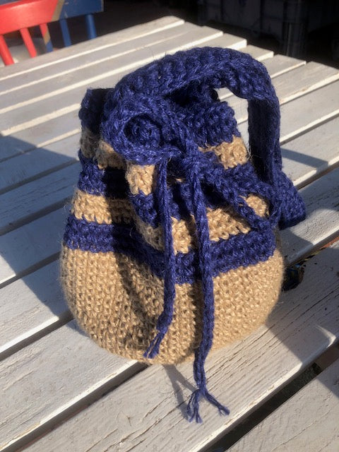Bucket bag in crochet work rope.