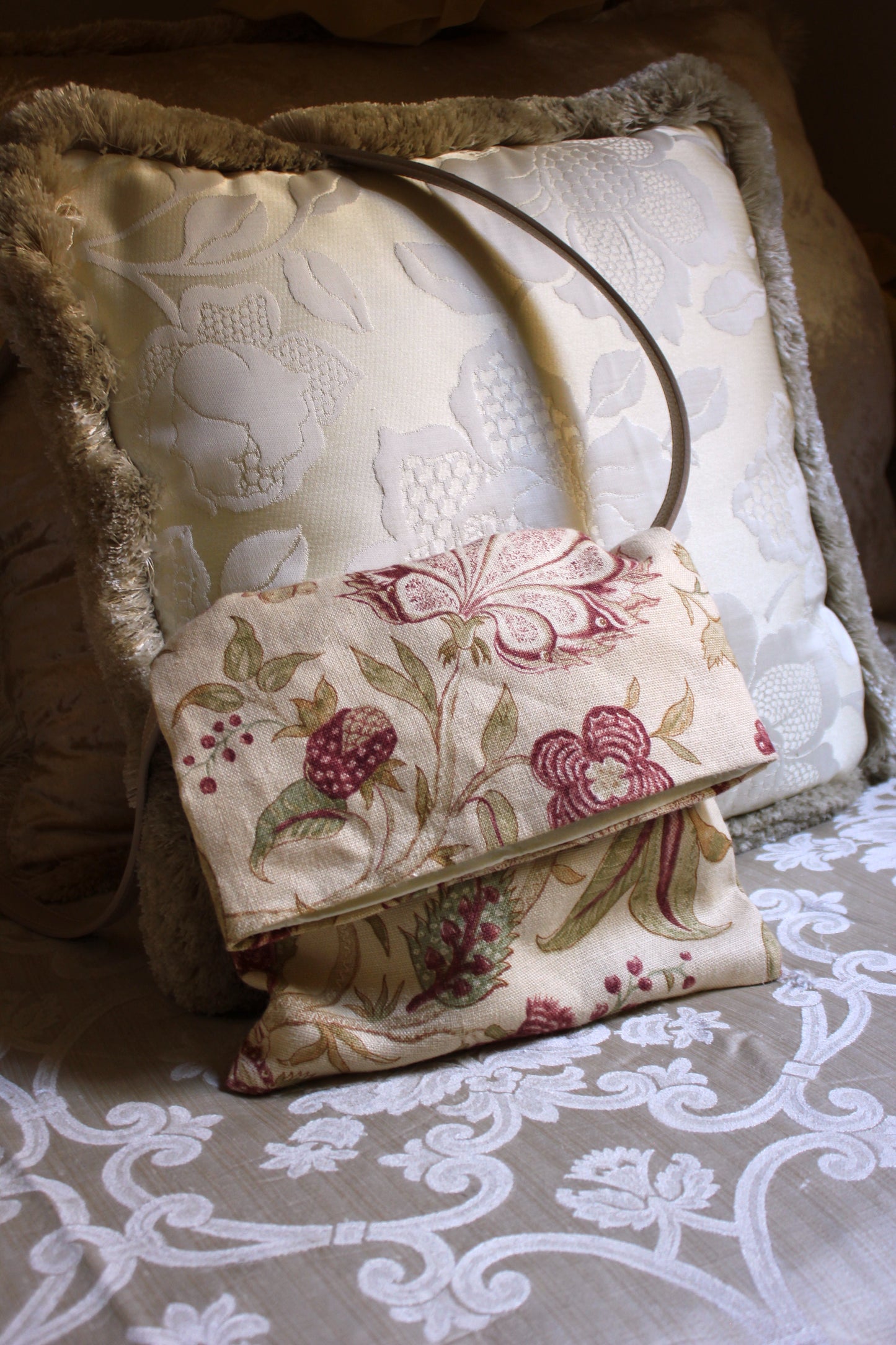 RUST-COLORED PATTERNED SHOULDER BAG