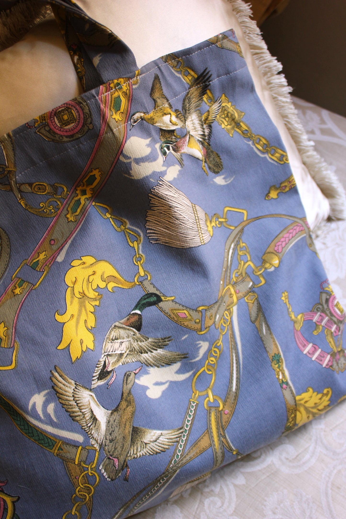 SHOPPER BAG WITH CHAINS AND DUCKS