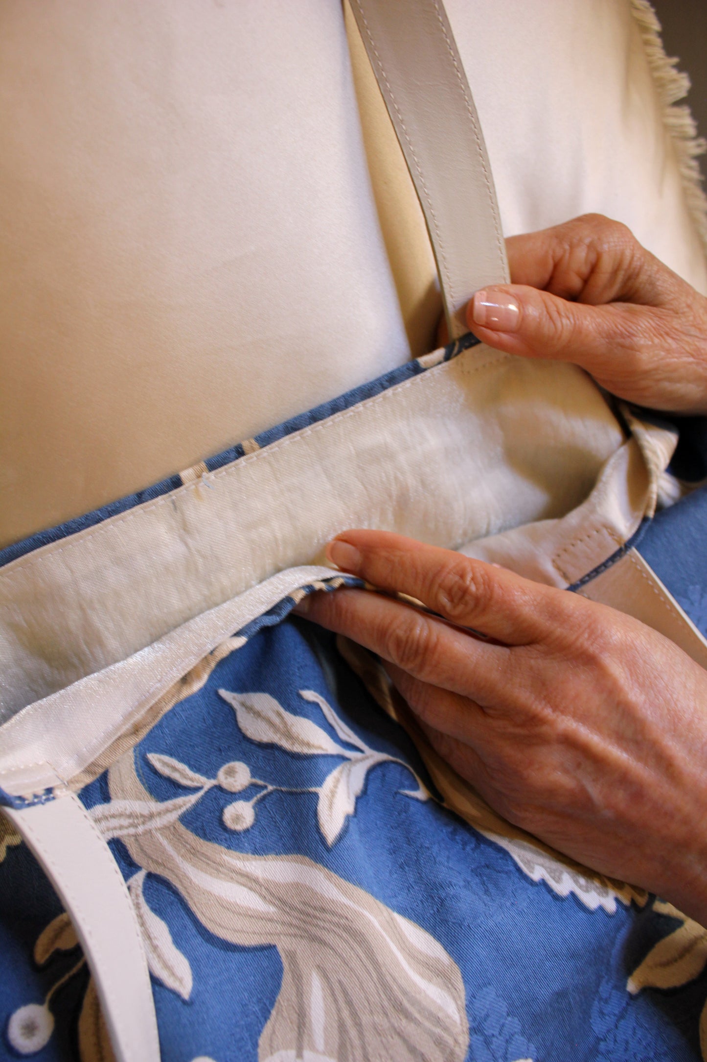 PRINTED MESSENGER BAG