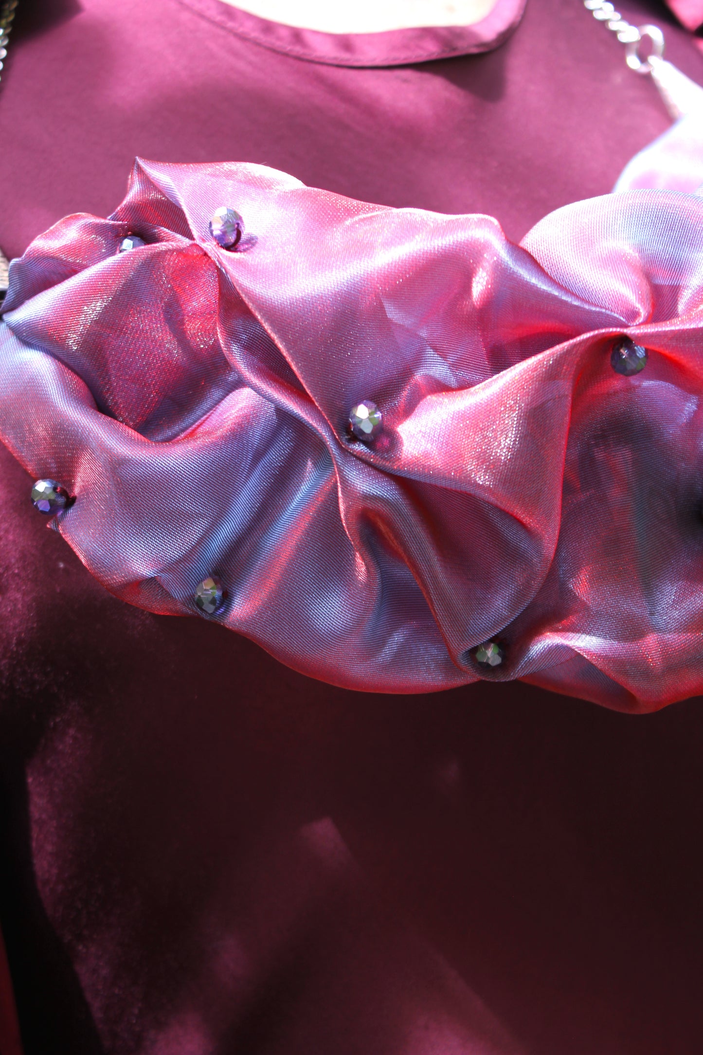 BURGUNDY ORGANZA NECKLACE