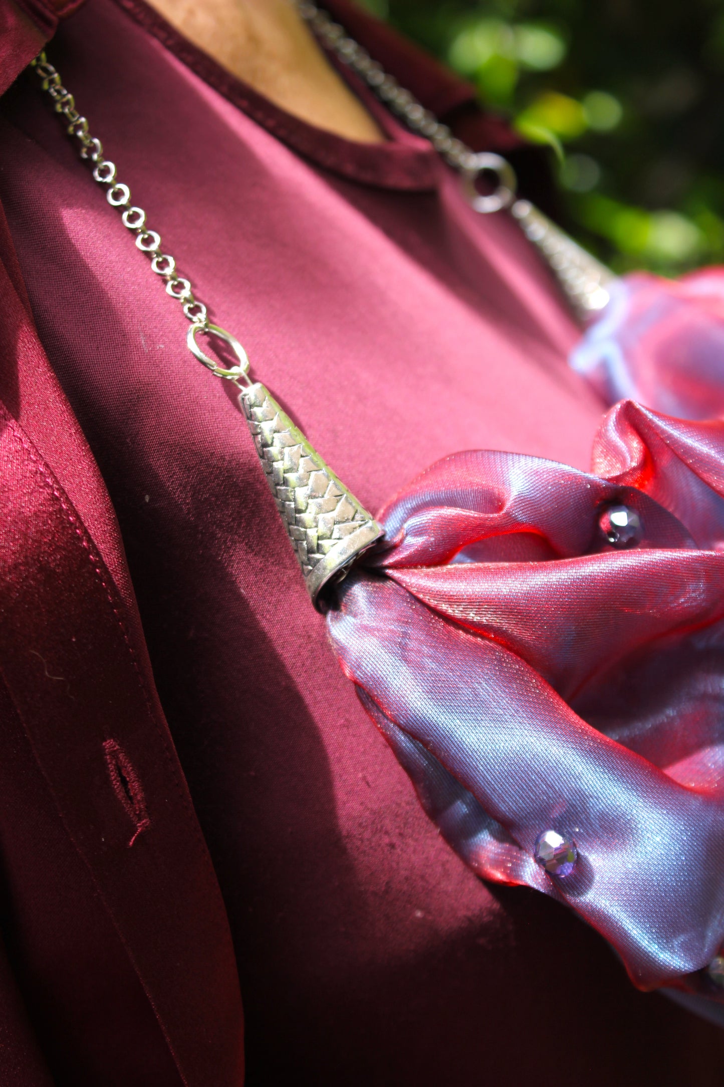 BURGUNDY ORGANZA NECKLACE
