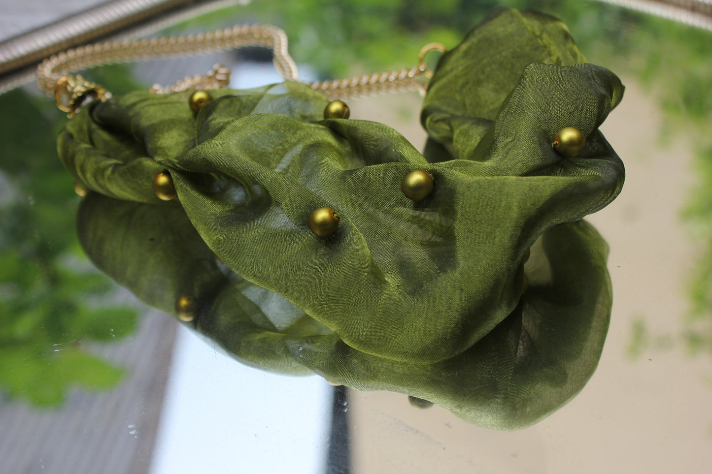 GREEN ORGANZA NECKLACE