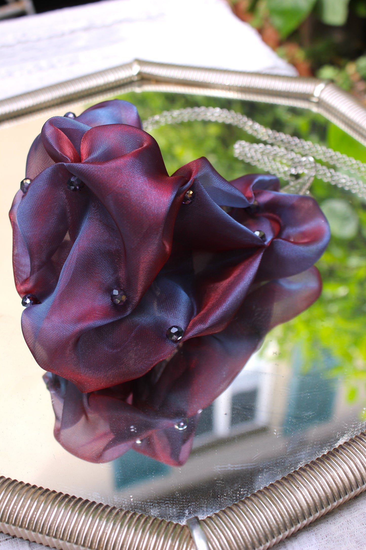 BURGUNDY ORGANZA NECKLACE