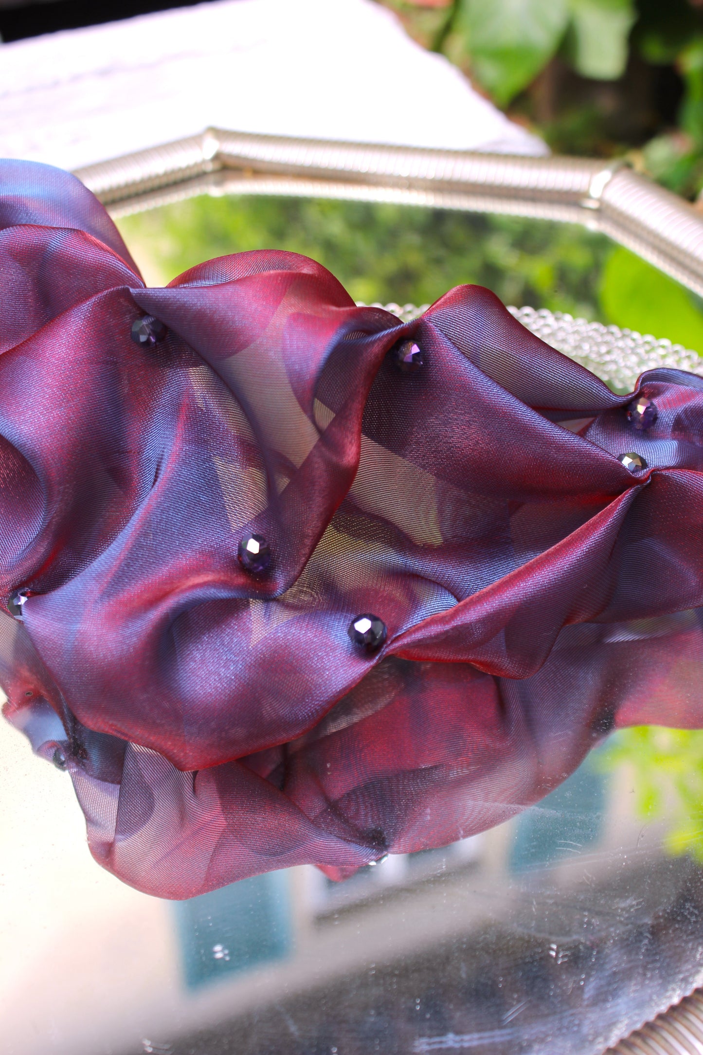 BURGUNDY ORGANZA NECKLACE