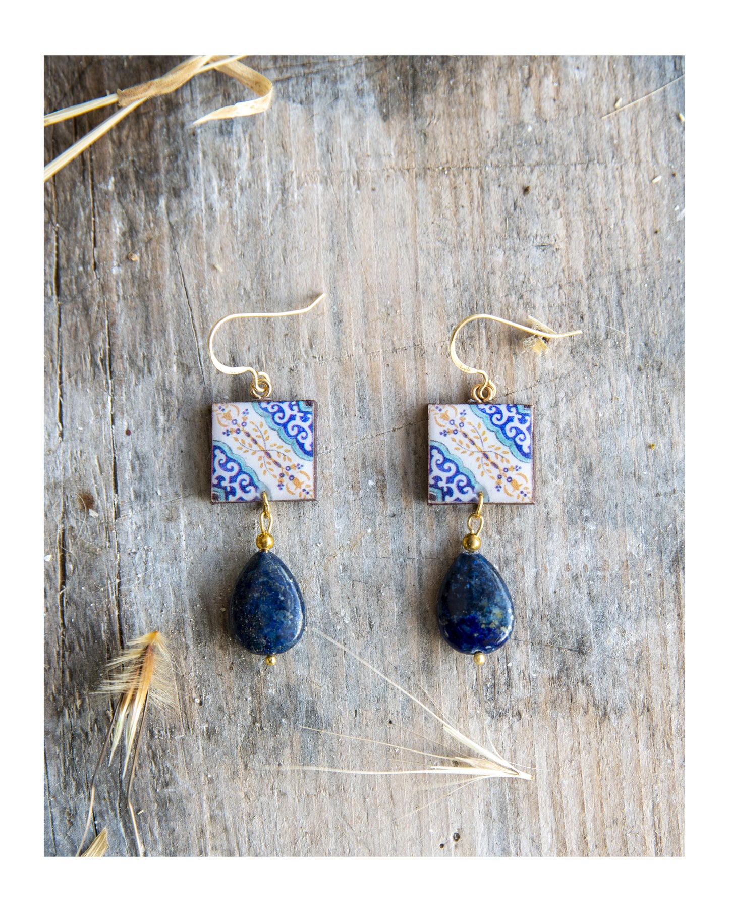 Earrings with lapis lazuli stone