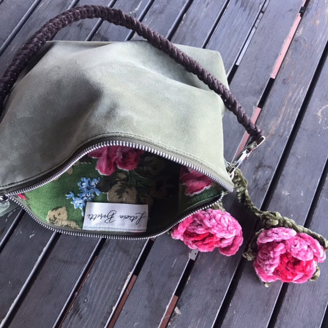 Chenille roses Green suede bag